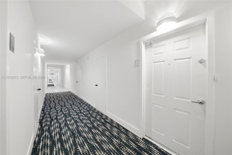 Condo in Miami, Florida, 2 bedrooms № 2046828 - photo 24