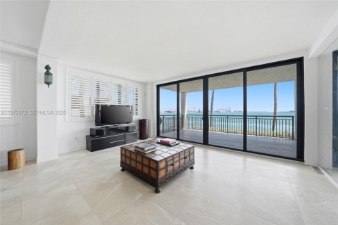 Condo in Miami, Florida, 2 bedrooms № 2046828 - photo 9