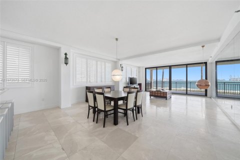 Condo in Miami, Florida, 2 bedrooms № 2046828 - photo 2