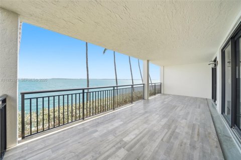 Condo in Miami, Florida, 2 bedrooms № 2046828 - photo 4