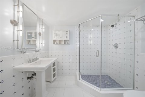 Condo in Miami, Florida, 2 bedrooms № 2046828 - photo 18