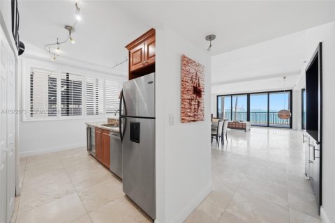 Condo in Miami, Florida, 2 bedrooms № 2046828 - photo 6