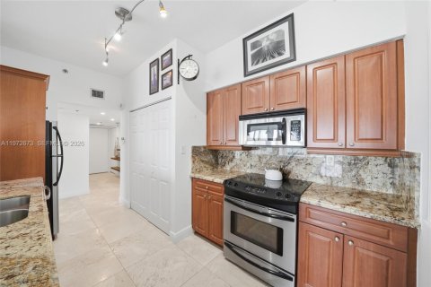 Condo in Miami, Florida, 2 bedrooms № 2046828 - photo 11