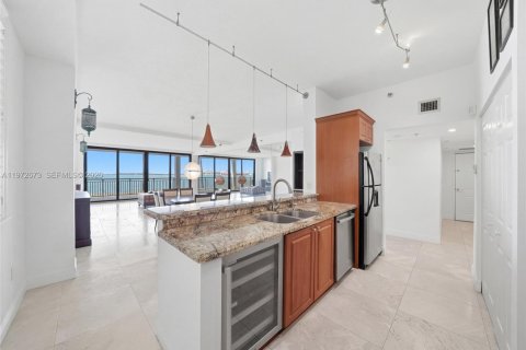 Condo in Miami, Florida, 2 bedrooms № 2046828 - photo 10