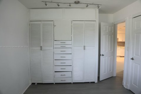 Villa ou maison à louer à North Lauderdale, Floride: 2 chambres, 85.01 m2 № 1875134 - photo 10