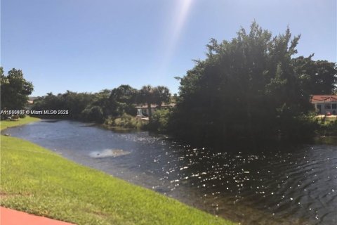 Condo in Plantation, Florida, 1 bedroom № 1957833 - photo 19