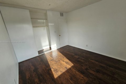 Condo in Plantation, Florida, 1 bedroom № 1957833 - photo 8