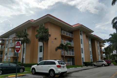 Condo in Plantation, Florida, 1 bedroom № 1957833 - photo 9