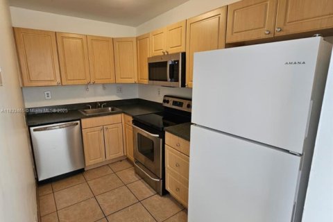 Condo in Plantation, Florida, 1 bedroom № 1957833 - photo 17