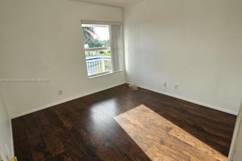 Condo in Plantation, Florida, 1 bedroom № 1957833 - photo 12