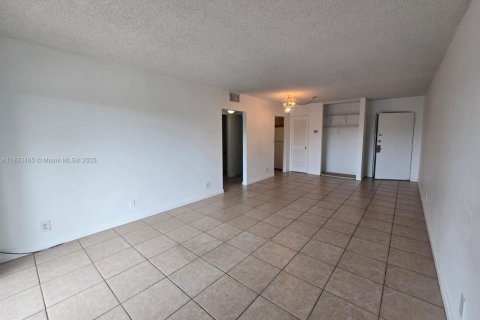 Condo in Plantation, Florida, 1 bedroom № 1957833 - photo 5