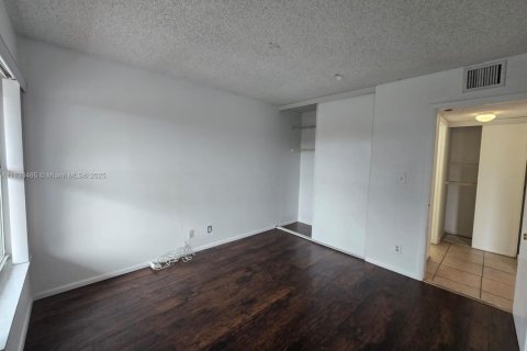 Condo in Plantation, Florida, 1 bedroom № 1957833 - photo 6