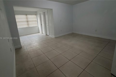 Снять в аренду виллу или дом в Майами, Флорида 3 спальни, 147.9м2, № 2028404 - фото 11