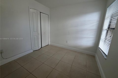 Снять в аренду виллу или дом в Майами, Флорида 3 спальни, 147.9м2, № 2028404 - фото 16