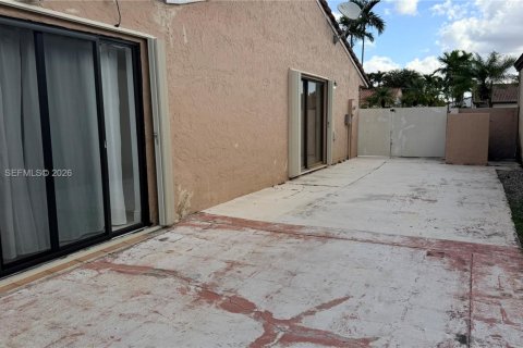 Снять в аренду виллу или дом в Майами, Флорида 3 спальни, 147.9м2, № 2028404 - фото 20