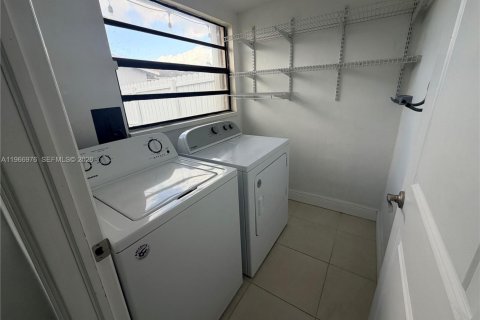 Снять в аренду виллу или дом в Майами, Флорида 3 спальни, 147.9м2, № 2028404 - фото 15