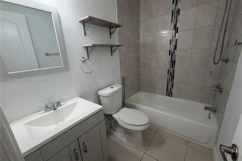 Снять в аренду виллу или дом в Майами, Флорида 3 спальни, 147.9м2, № 2028404 - фото 17