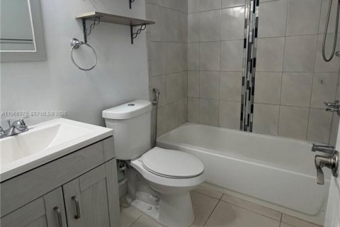 Снять в аренду виллу или дом в Майами, Флорида 3 спальни, 147.9м2, № 2028404 - фото 18