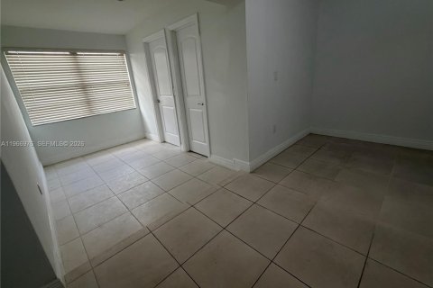 Снять в аренду виллу или дом в Майами, Флорида 3 спальни, 147.9м2, № 2028404 - фото 12