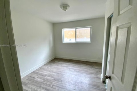 House in Fort Lauderdale, Florida 3 bedrooms, 100.98 sq.m. № 2055229 - photo 11