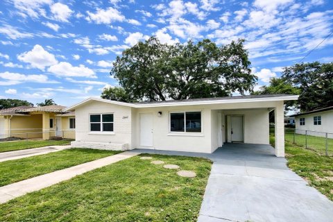 House in Fort Lauderdale, Florida 3 bedrooms, 100.98 sq.m. № 2055229 - photo 2