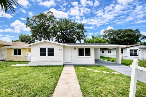 House in Fort Lauderdale, Florida 3 bedrooms, 100.98 sq.m. № 2055229