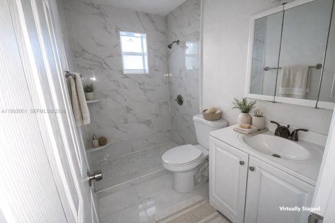 House in Fort Lauderdale, Florida 3 bedrooms, 100.98 sq.m. № 2055229 - photo 8