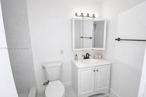 House in Fort Lauderdale, Florida 3 bedrooms, 100.98 sq.m. № 2055229 - photo 14