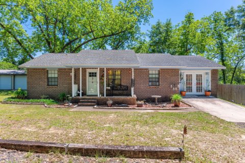 House in Laurel Hill, Florida 3 bedrooms, 128.21 sq.m. № 560822 - photo 1