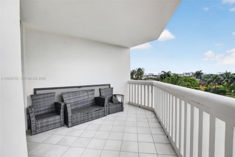 Condo in Aventura, Florida, 3 bedrooms  № 2185906 - photo 17