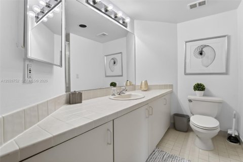 Condo in Aventura, Florida, 3 bedrooms  № 2185906 - photo 21