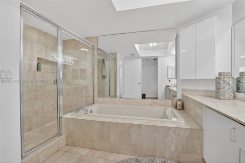 Condo in Aventura, Florida, 3 bedrooms  № 2185906 - photo 15