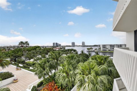Condo in Aventura, Florida, 3 bedrooms  № 2185906 - photo 19