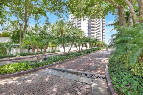Condo in Aventura, Florida, 3 bedrooms  № 2185906 - photo 29