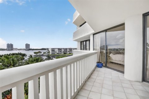 Condo in Aventura, Florida, 3 bedrooms  № 2185906 - photo 18