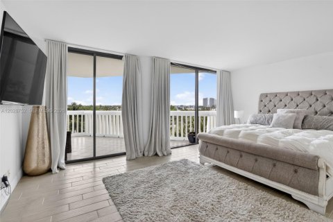 Condo in Aventura, Florida, 3 bedrooms  № 2185906 - photo 11