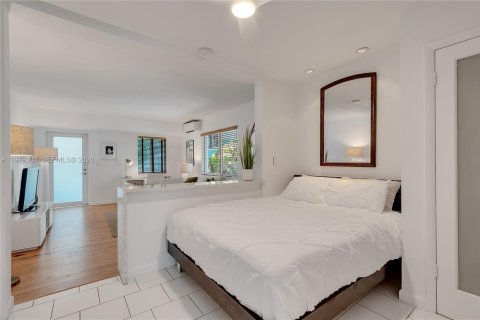 Condo in Miami Beach, Florida  № 2053081 - photo 5