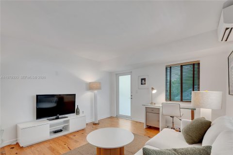 Condo in Miami Beach, Florida  № 2053081 - photo 11