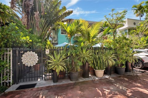 Condo in Miami Beach, Florida  № 2053081 - photo 13