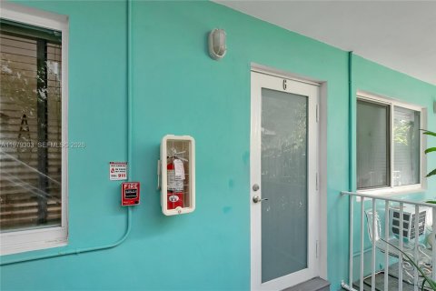 Condo in Miami Beach, Florida  № 2053081 - photo 15