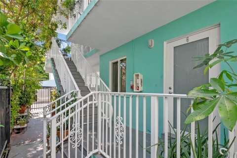 Condo in Miami Beach, Florida  № 2053081 - photo 17