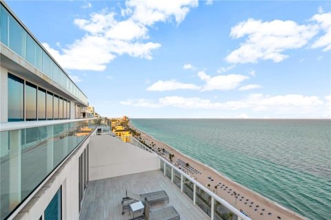 Condo in Fort Lauderdale, Florida, 2 bedrooms  № 289377 - photo 1