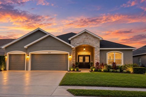 House in Lakeland, Florida 5 bedrooms, 235.14 sq.m. № 2321522