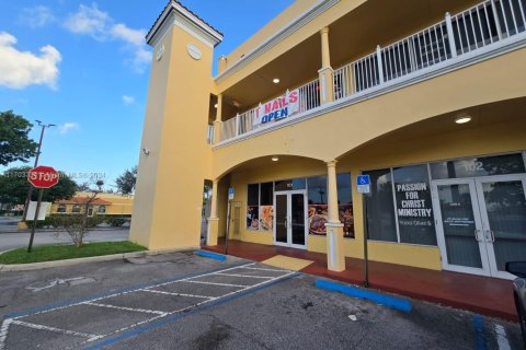 Propiedad comercial en venta en Fort Lauderdale, Florida № 1811159 - foto 3