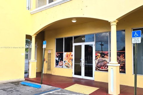 Propiedad comercial en venta en Fort Lauderdale, Florida № 1811159 - foto 2