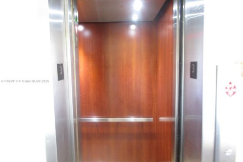 Condominio en venta en Lauderdale Lakes, Florida, 1 dormitorio, 63.55 m2 № 1957580 - foto 5