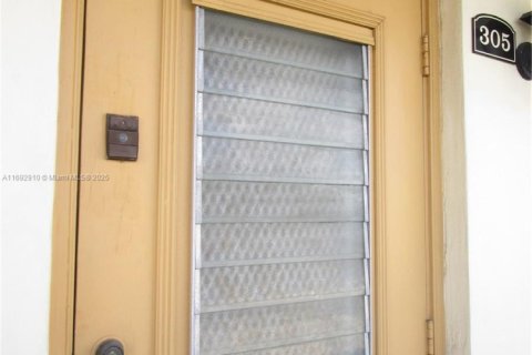 Condominio en venta en Lauderdale Lakes, Florida, 1 dormitorio, 63.55 m2 № 1957580 - foto 3