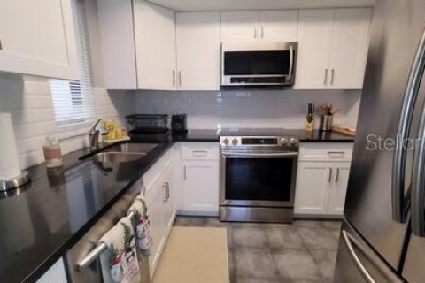 Снять в аренду кондоминиум в Порт-Шарлотт, Флорида 5 комнат, 77.85м2, № 1911519 - фото 4