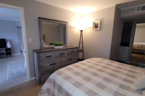 Снять в аренду кондоминиум в Порт-Шарлотт, Флорида 5 комнат, 77.85м2, № 1911519 - фото 7