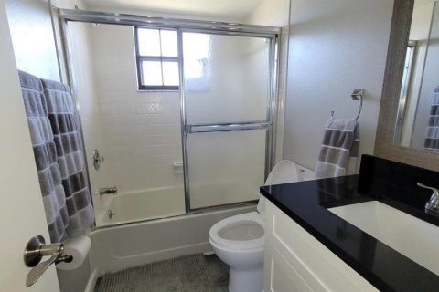 Снять в аренду кондоминиум в Порт-Шарлотт, Флорида 5 комнат, 77.85м2, № 1911519 - фото 14